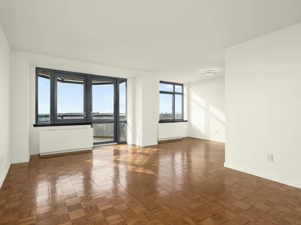 112-01 Queens Boulevard image 1 of 34