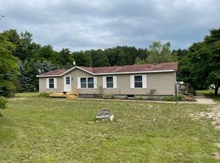 5946 Pincherry Rd, Charlevoix, MI 49720