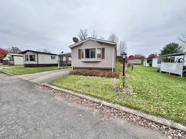 505 Cottage Pines Dr SW, Warren, OH 44481