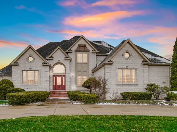 917 Royal Dublin Ln, Dyer, IN 46311