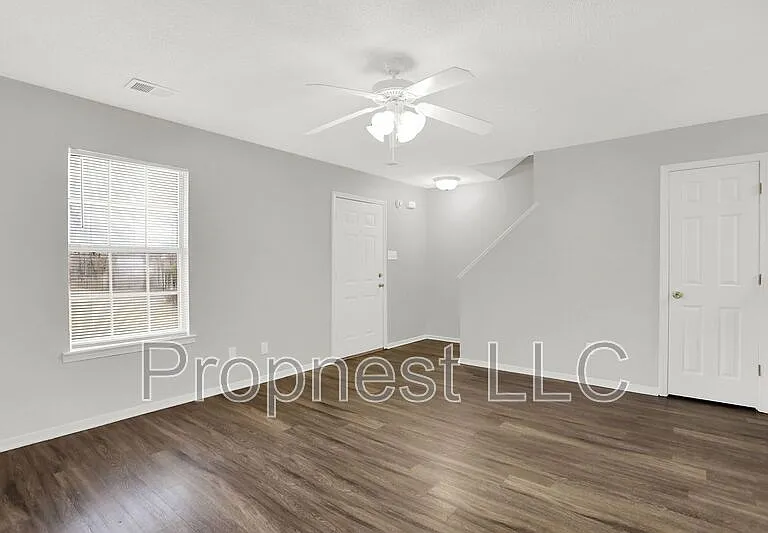817 Barrington Woods Cv — Photo 2