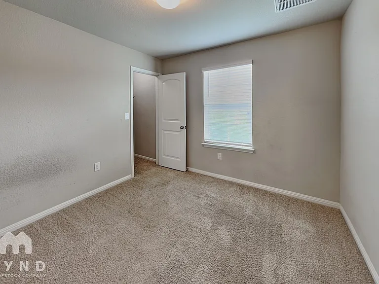 10808 Seguin St — Photo 14