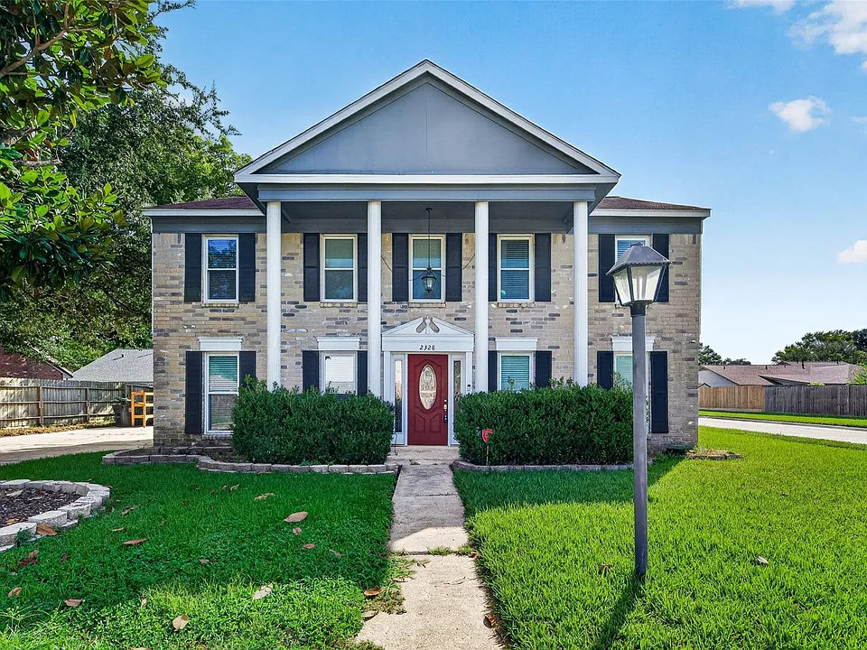 2328 Colleen Dr