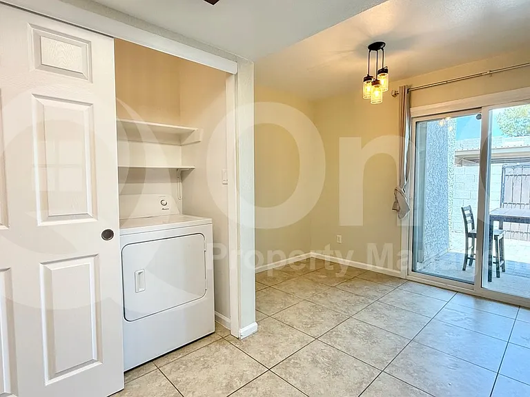 6836 S Jentilly Ln — Photo 10