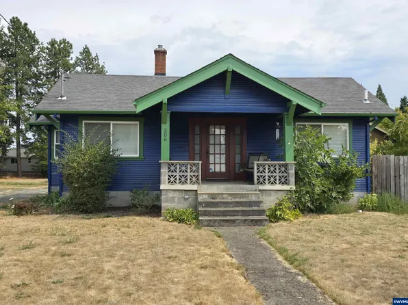 206 N James St, Silverton, OR 97381