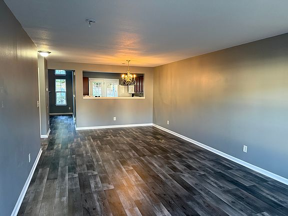 5th image of 225 Blue Robin Way