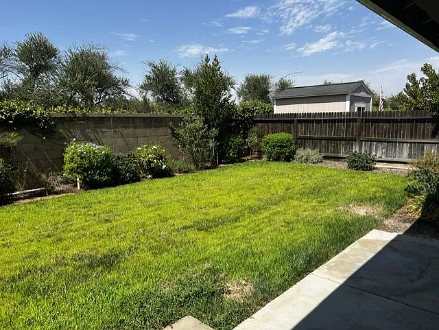 315 W Maclure Ave — Photo 16