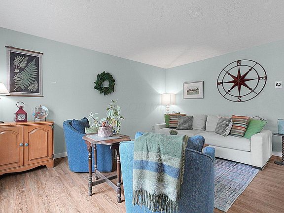 3rd image of 27 Barrhill Dr