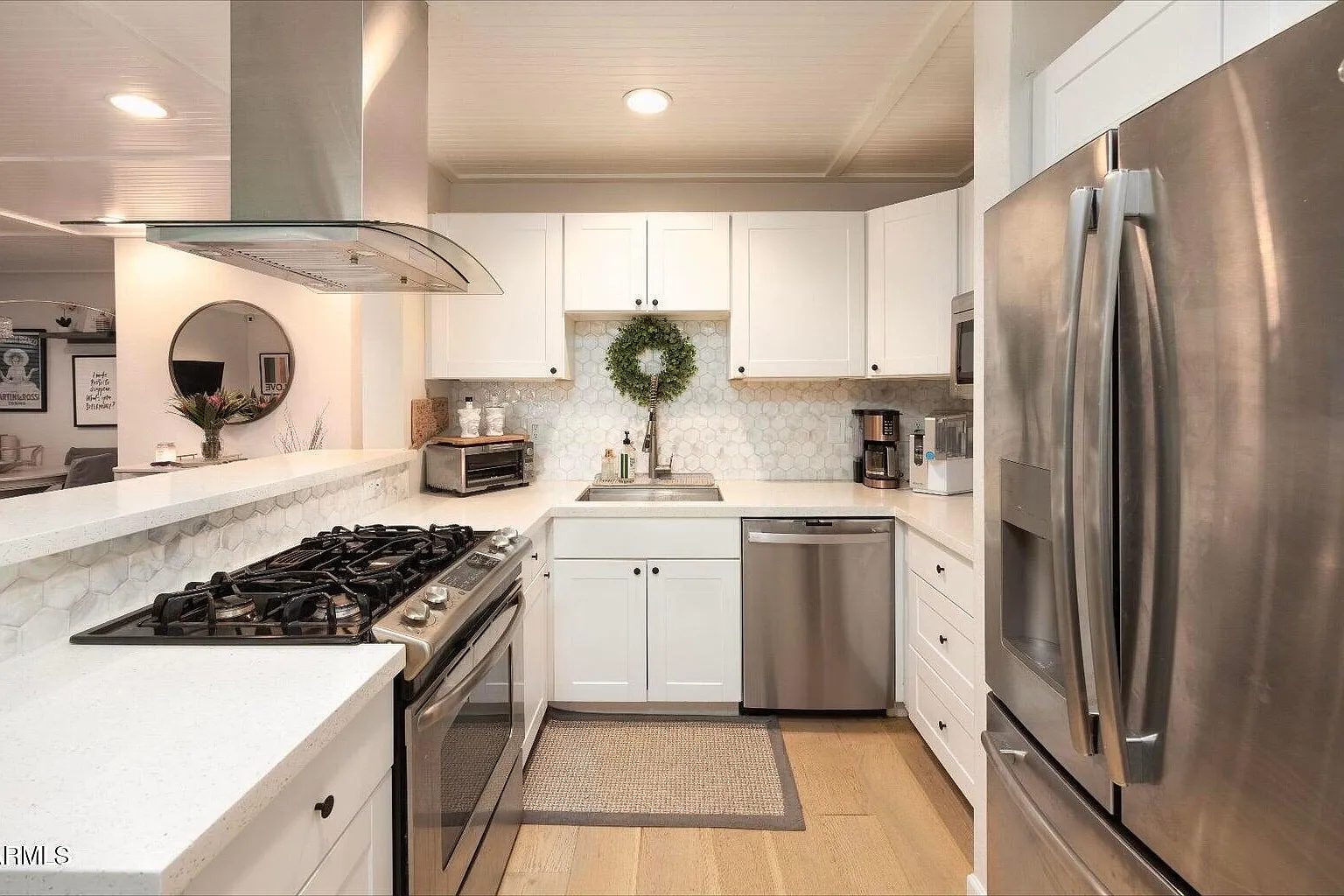 3 bed, 2.0 bath, 1346 sqft, $4,000 — Photo 4