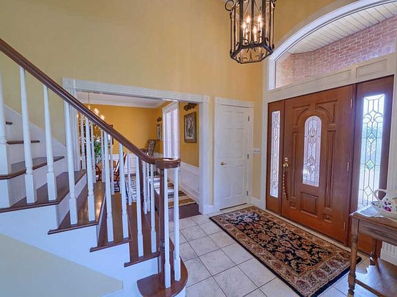 5th image of 525 Northfield Dr