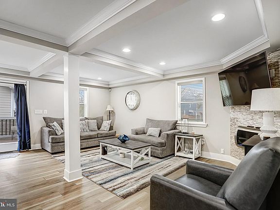 4th image of 2201 Taylor St NE