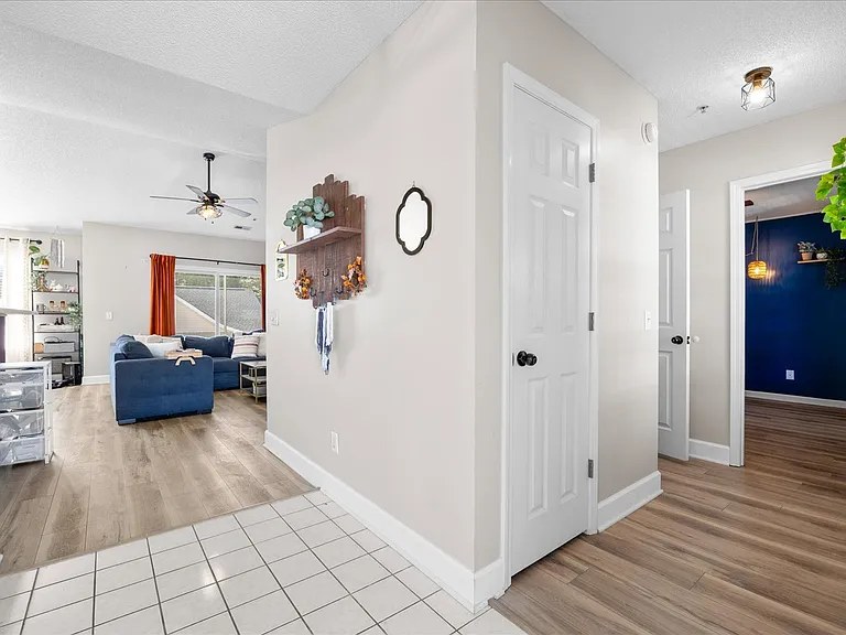 1600 Willoughby Park Ct #6 — Photo 4