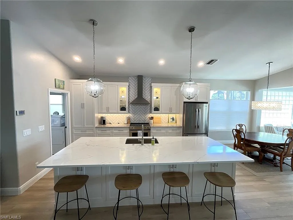3 bed, 2.0 bath, 1990 sqft, $14,000 — Photo 3