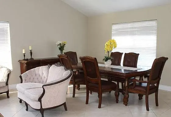5 bed, 2376 sqft, $4,350 — Photo 2