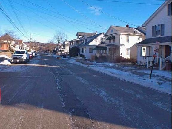 Exterior Neighborhood (street photo)
