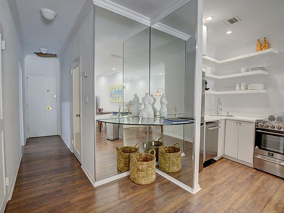 4th image of 5255 Collins Ave APT L3