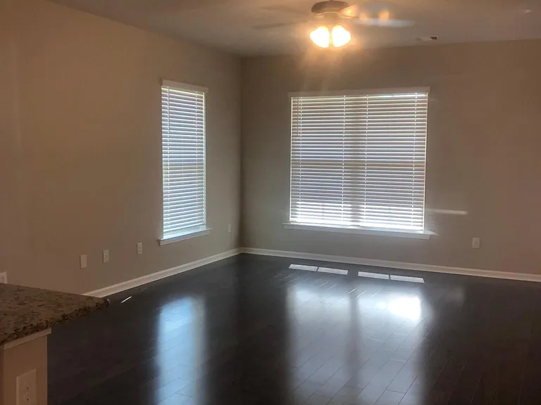 418 Berg Ct — Photo 5