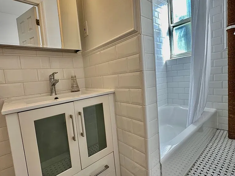 2418 Cambreleng Ave — Photo 25