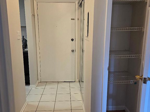 apartment entrance hole way with mirror closet