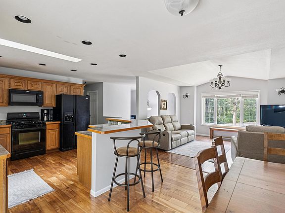 5th image of 7178 Burr Ln