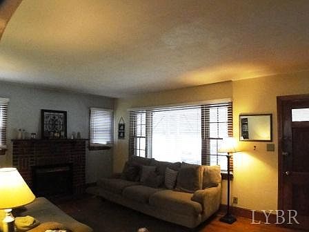 3rd image of 1024 Sandusky Dr