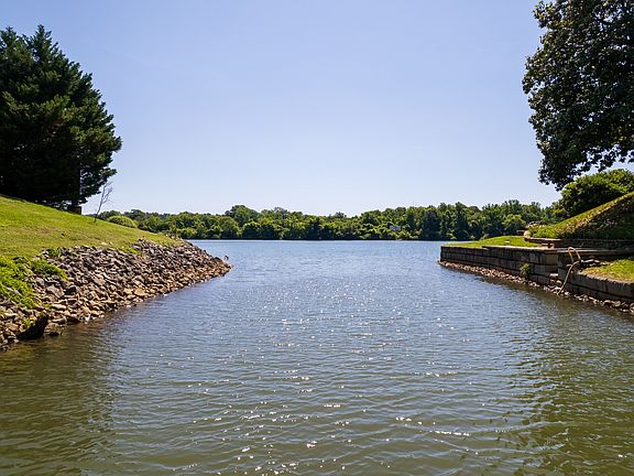 2nd image of 3237 Waterfront Dr Lot 86