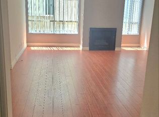 Perfectly situated 2 bedroom and 2 bathroom !, Los Angeles, CA 90057