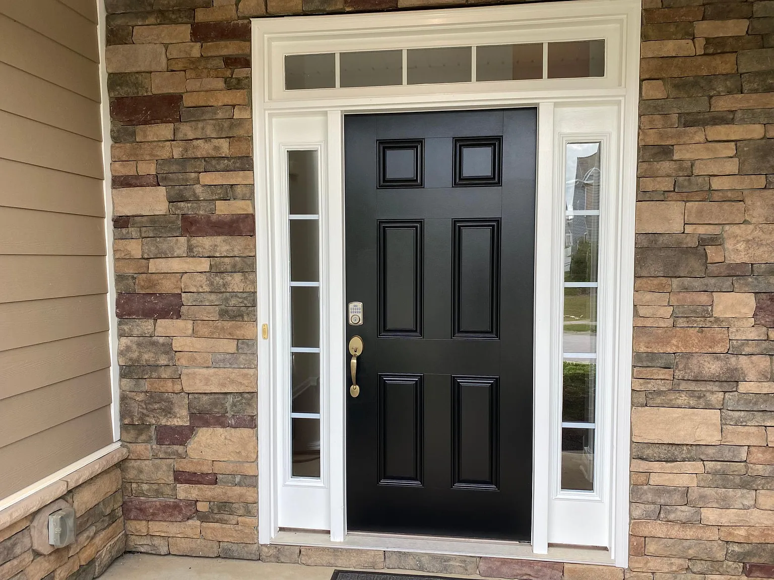 454 Livingston Dr — Photo 3