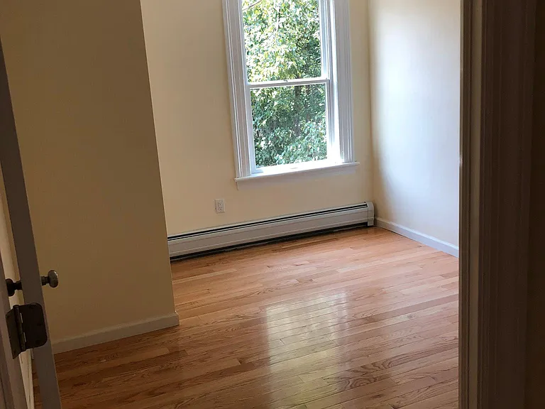 290 4th St #3 — Photo 9