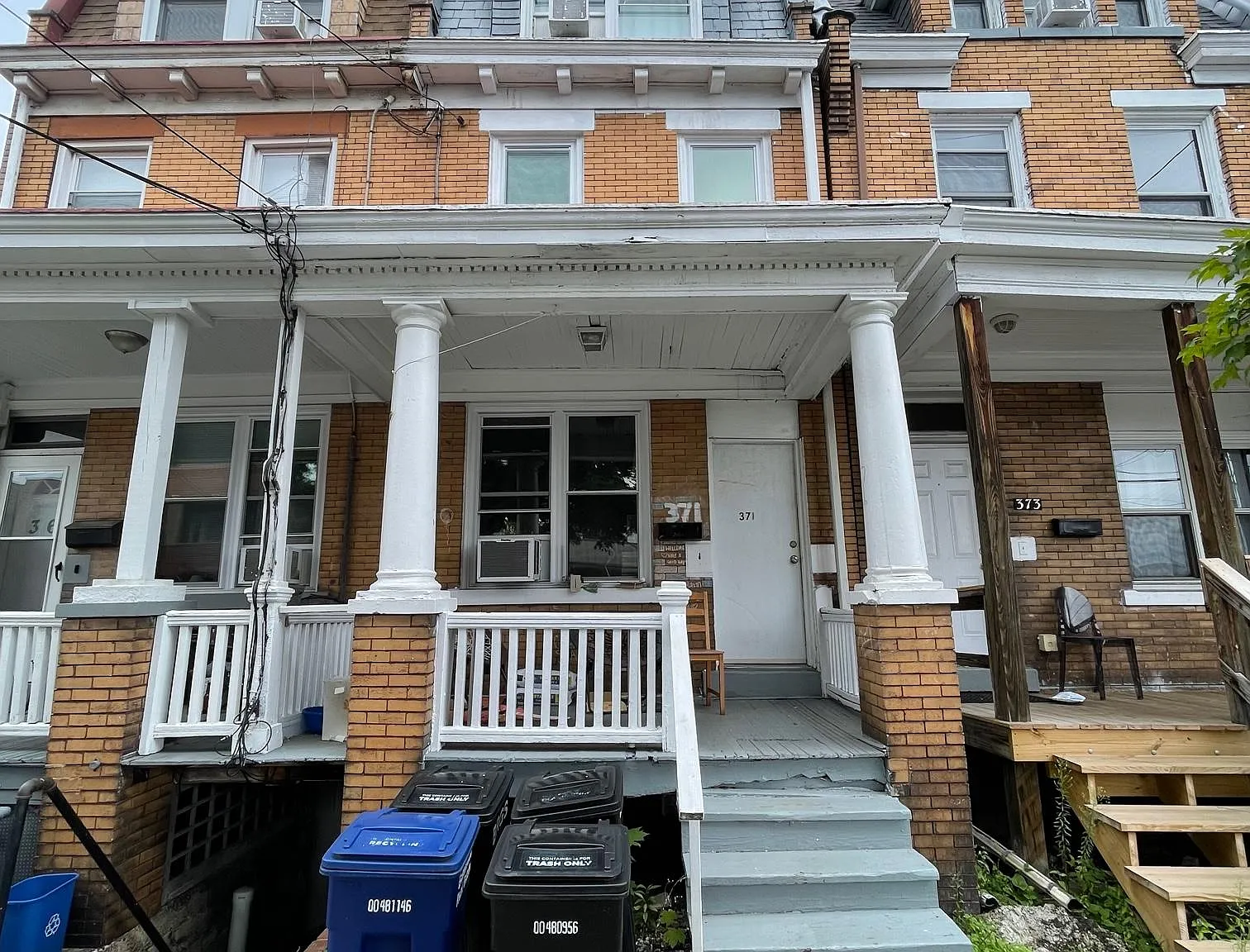 6 bed, 2500 sqft, $5,460 — Photo 1
