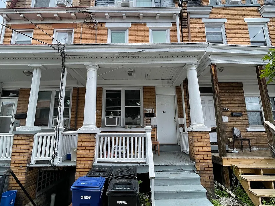 371 Semple St