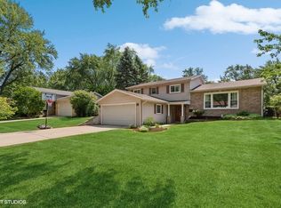 1098 Oxford Ln, Wheaton, IL 60189