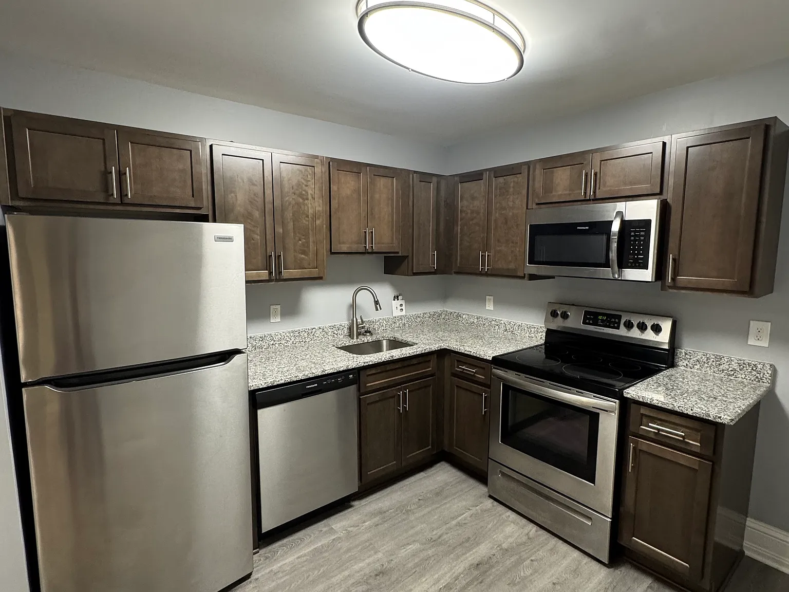 Studio, 800 sqft, $1,200 — Photo 2