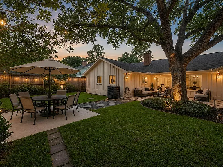 614 Bendwood Dr — Photo 18