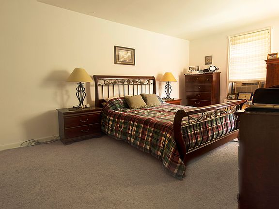 4th image of 2280 Burnett St APT 6H