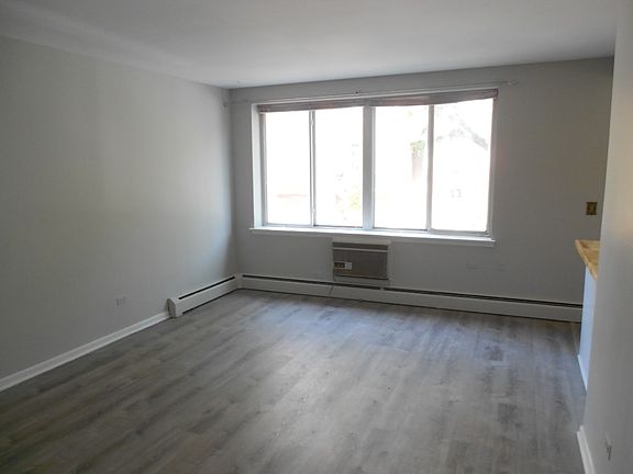 2nd image of 539 W Stratford Pl APT 202