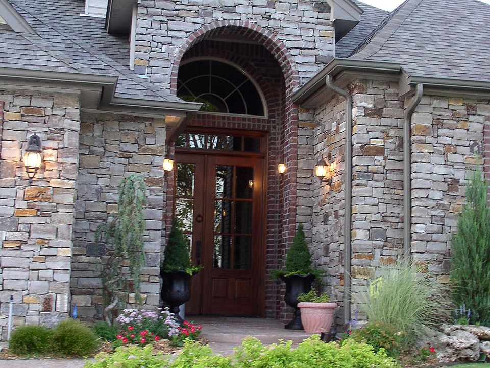 Stacked stone entry