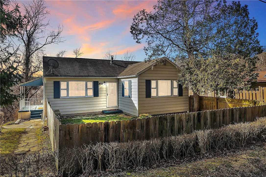 3043 Thorn Dr photo 1