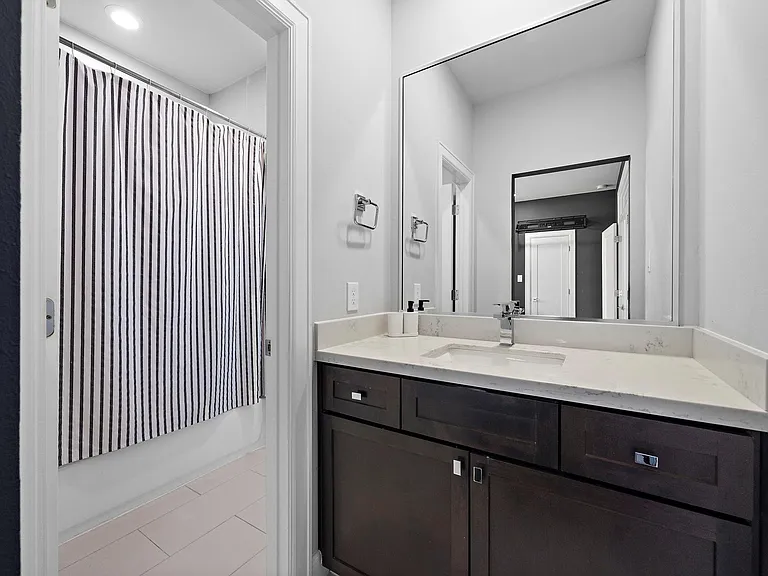 1217 Crockett St — Photo 22