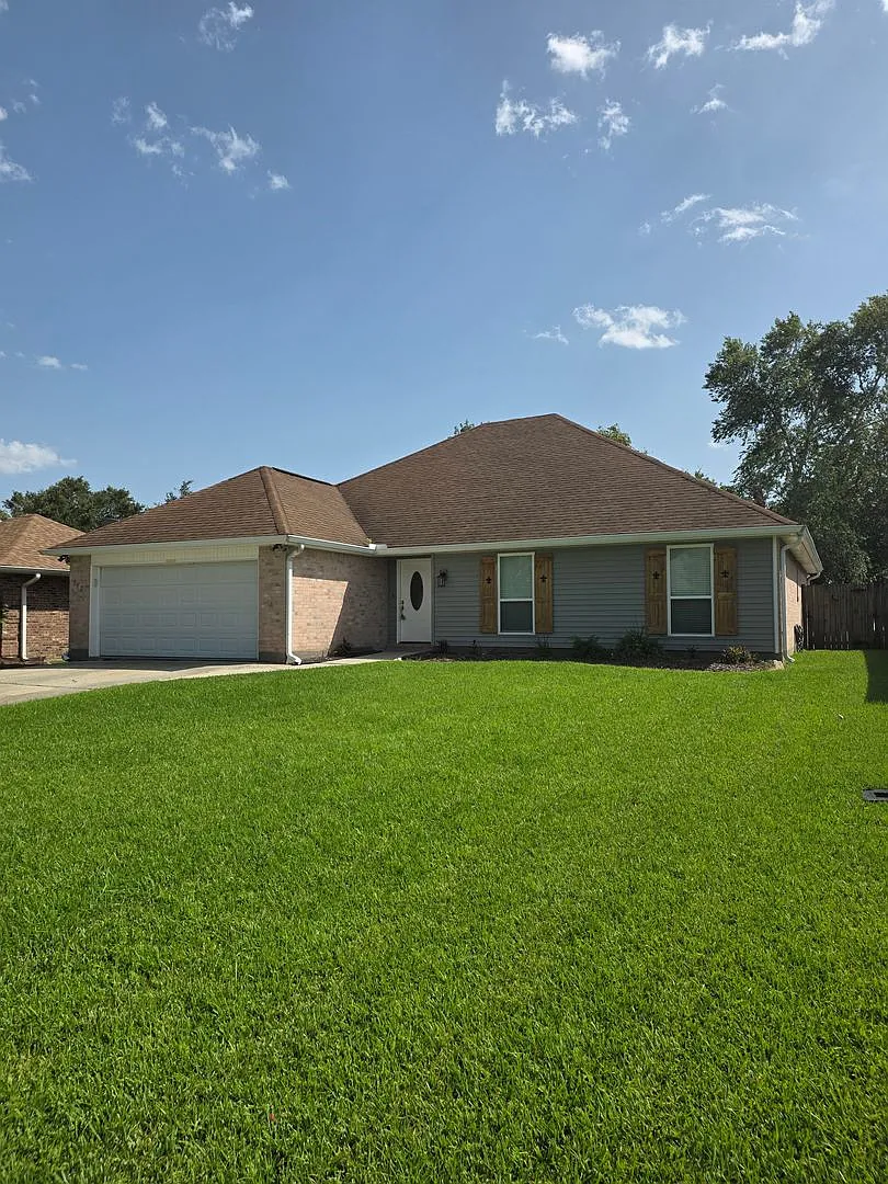 Water Front Living 3 Bedroom 2 Bath Open floor plan No Carpet — Photo 4