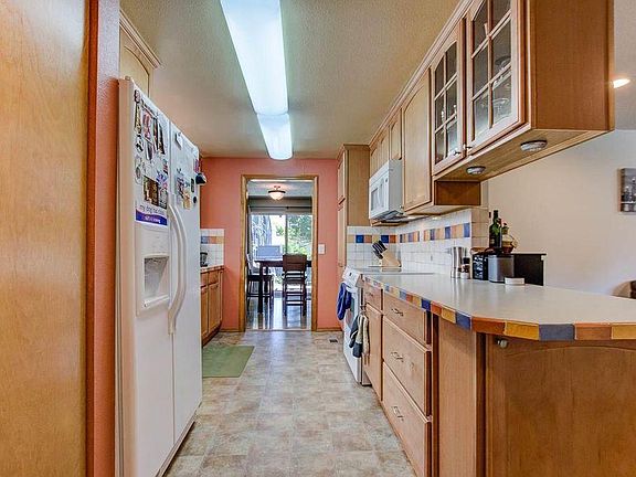 5th image of 409 Shoreline Ct