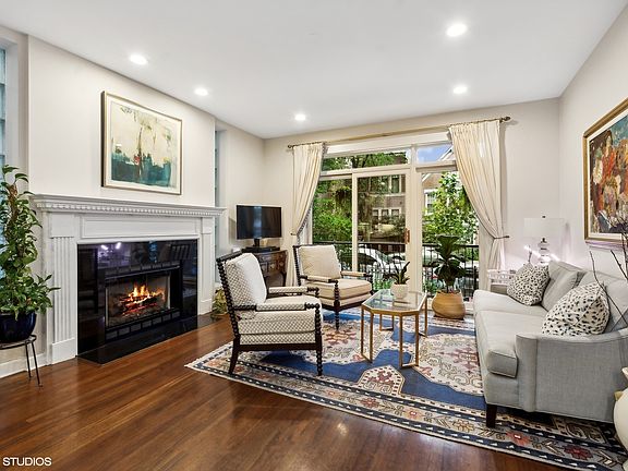 2nd image of 2333 N Oakley Ave #1