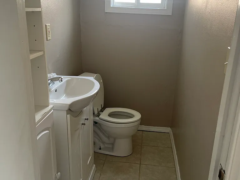 102 S Pearl St — Photo 7
