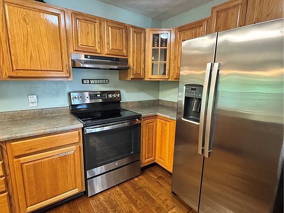 3rd image of 37 Bristol Park Dr