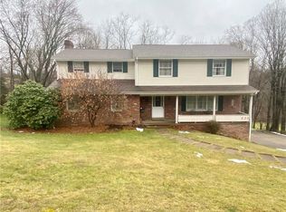 926 Golfview Dr, McKeesport, PA