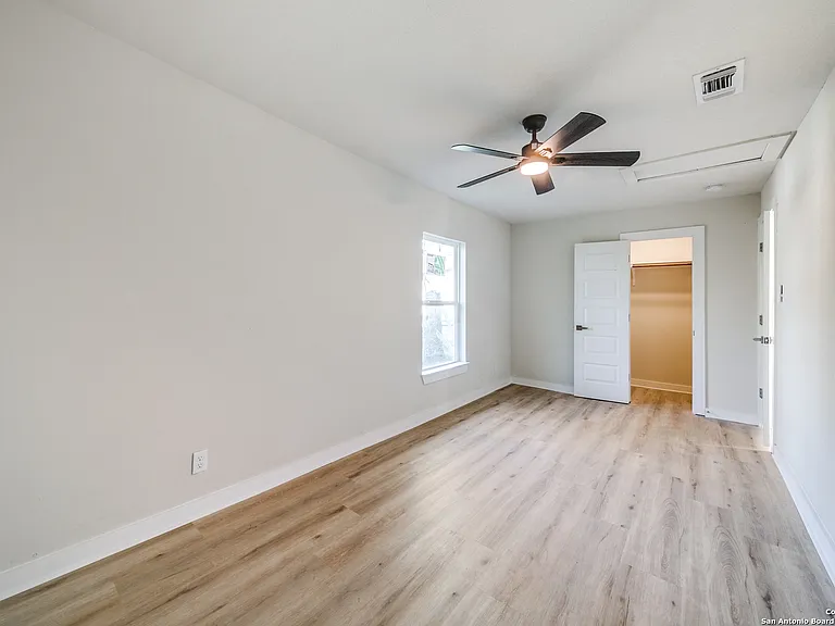 1414 Burleson St — Photo 20