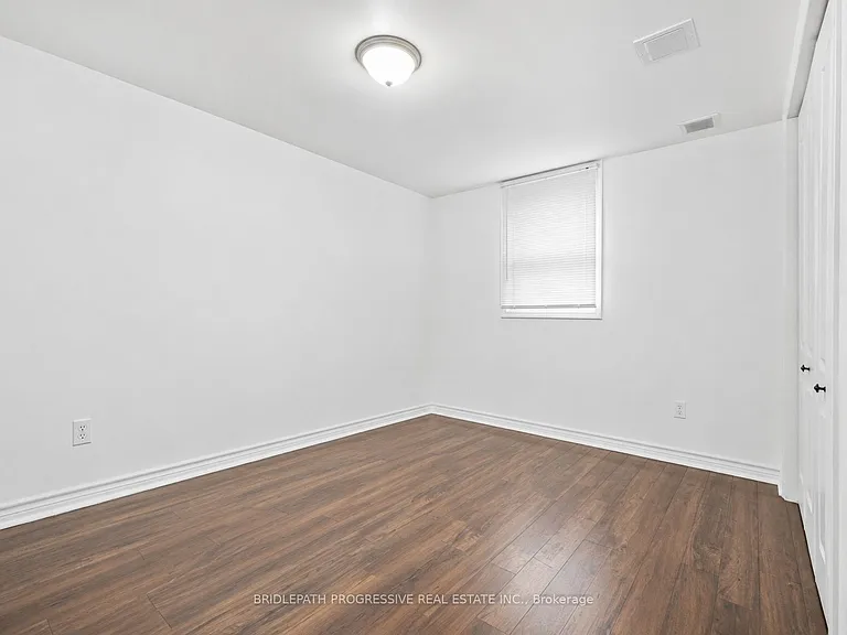 621 Wychwood St — Photo 6