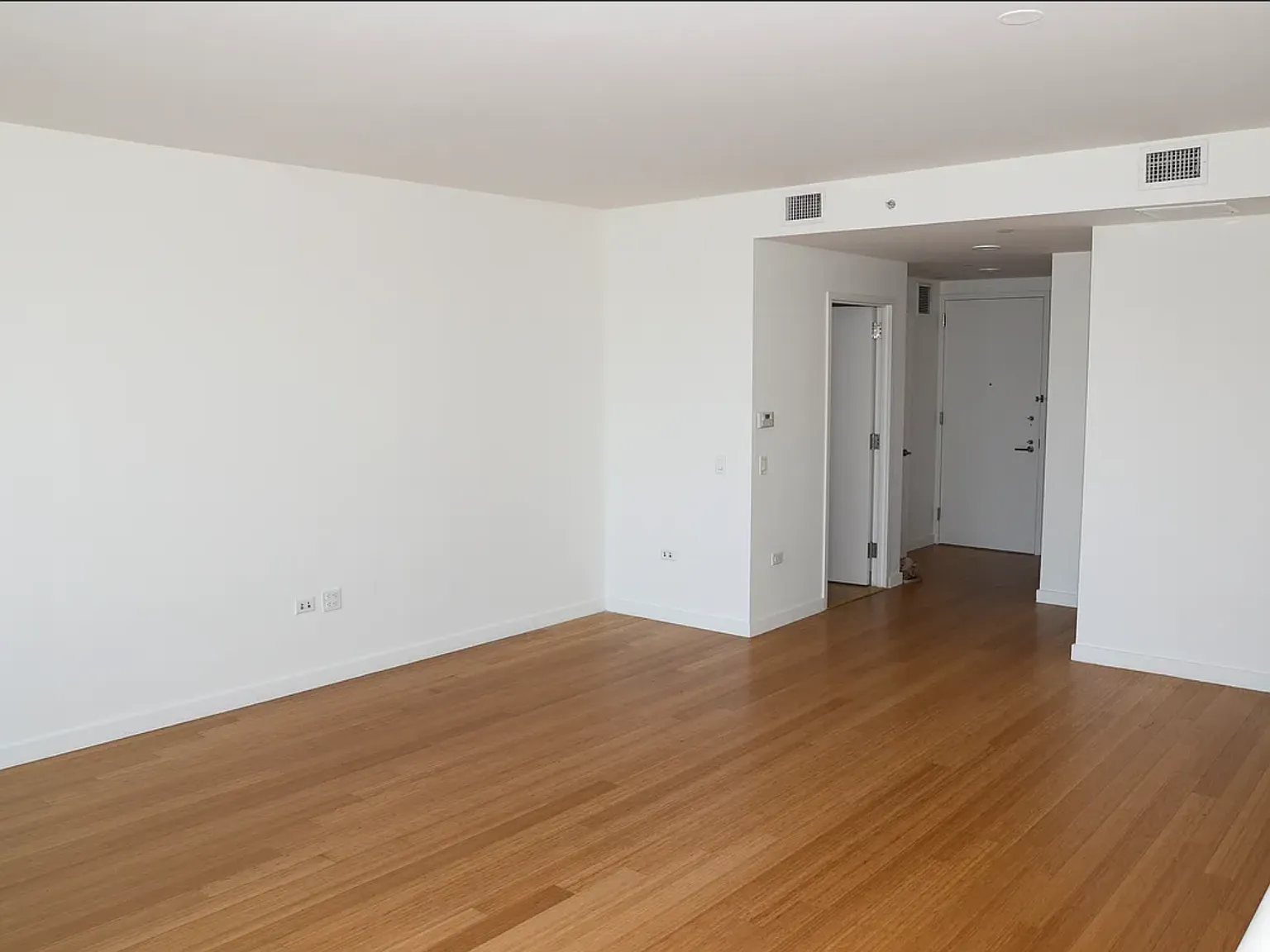 2 River Terrace — Photo 3