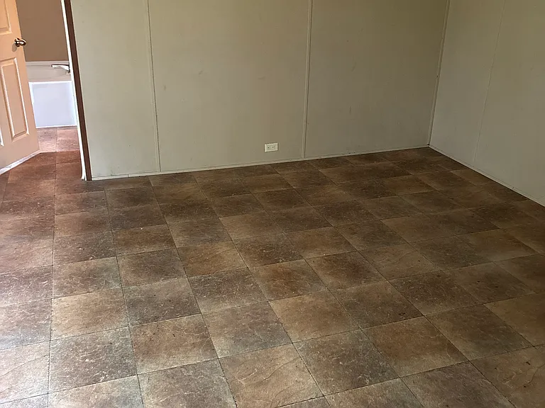 407 E Main St — Photo 7