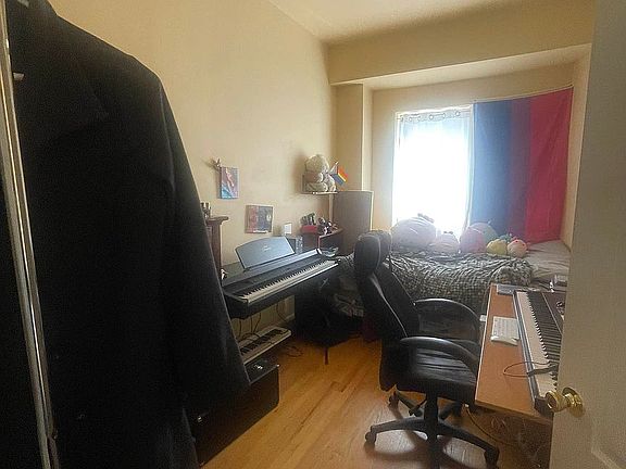 4th image of 203 E 116th St APT 5